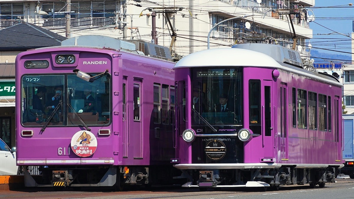 京都の嵐電 嵐山本線を走る電車
